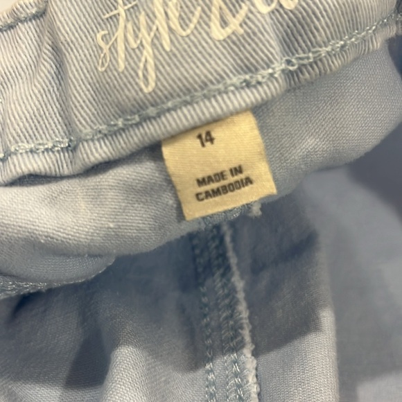 Style & Co. Light Blue Curvy Capri Pants - Picture 4 of 5